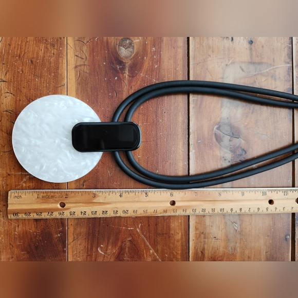 Reversible Black and White Statement Necklace - Picture 14 of 16